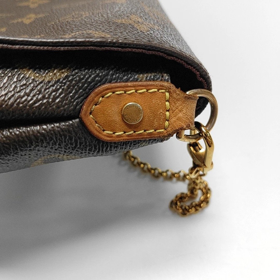 LOUIS VUITTON FAVORITE medium-sized brown coated canvas vintage handbag with gold hardware (90% New)